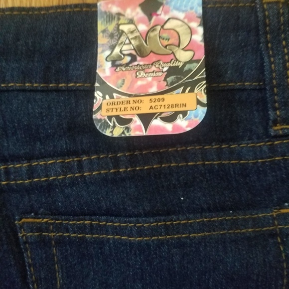 Ladies Jean Capris - Picture 4 of 5